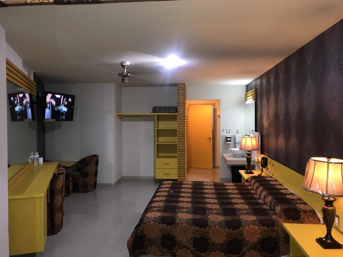 Palacio Rojo Hotel Familiar Морелия Екстериор снимка